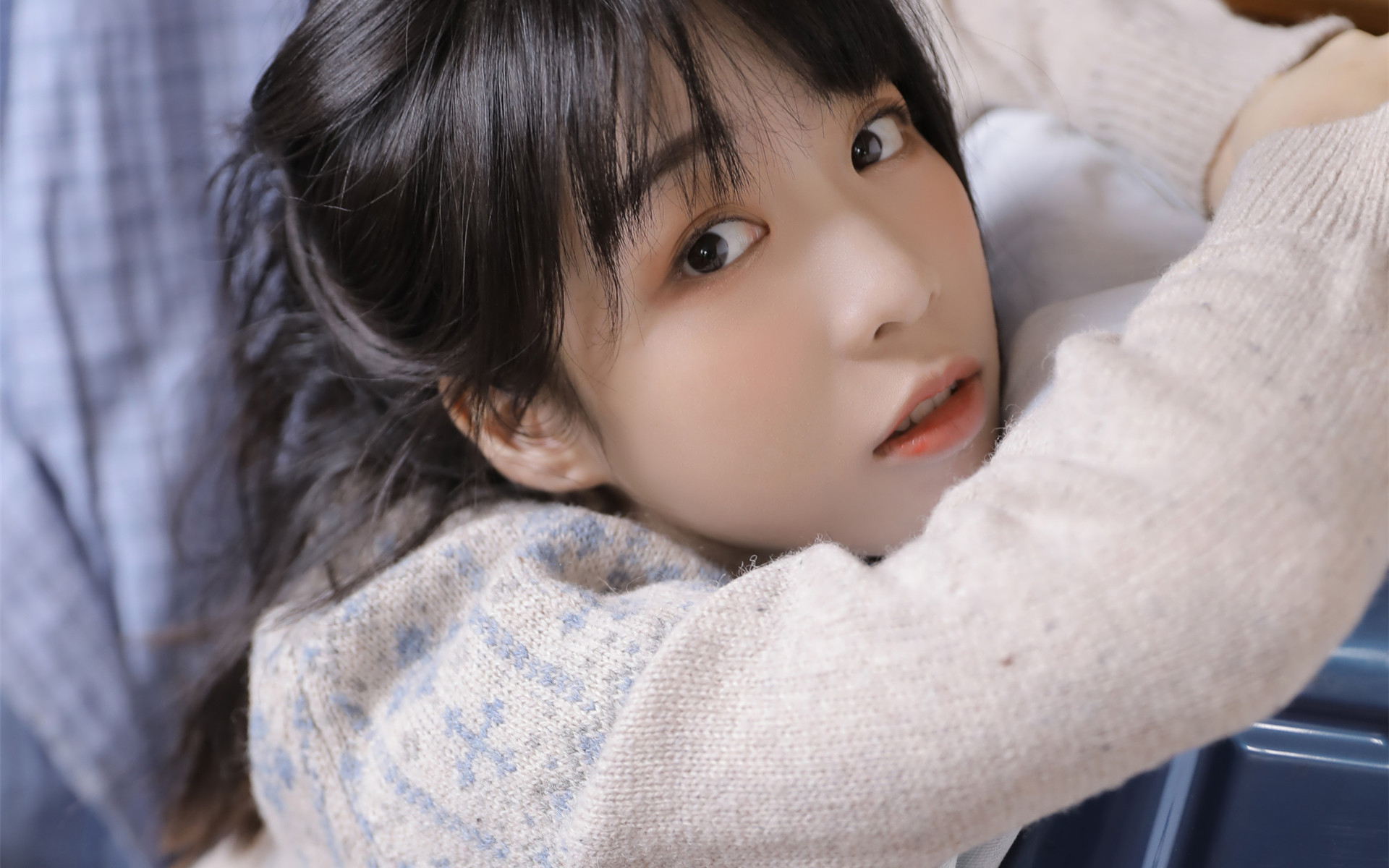 元气少女美女校花桌面壁纸图片 3