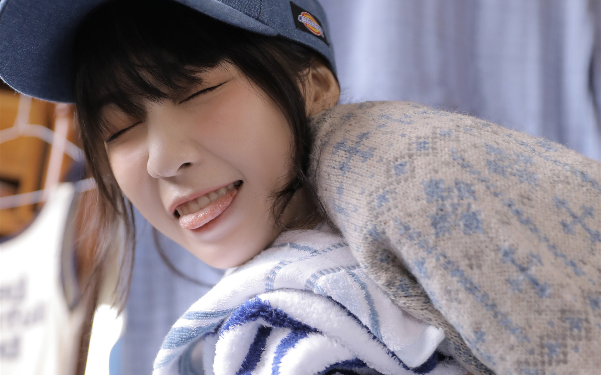 元气少女美女校花桌面壁纸图片 4
