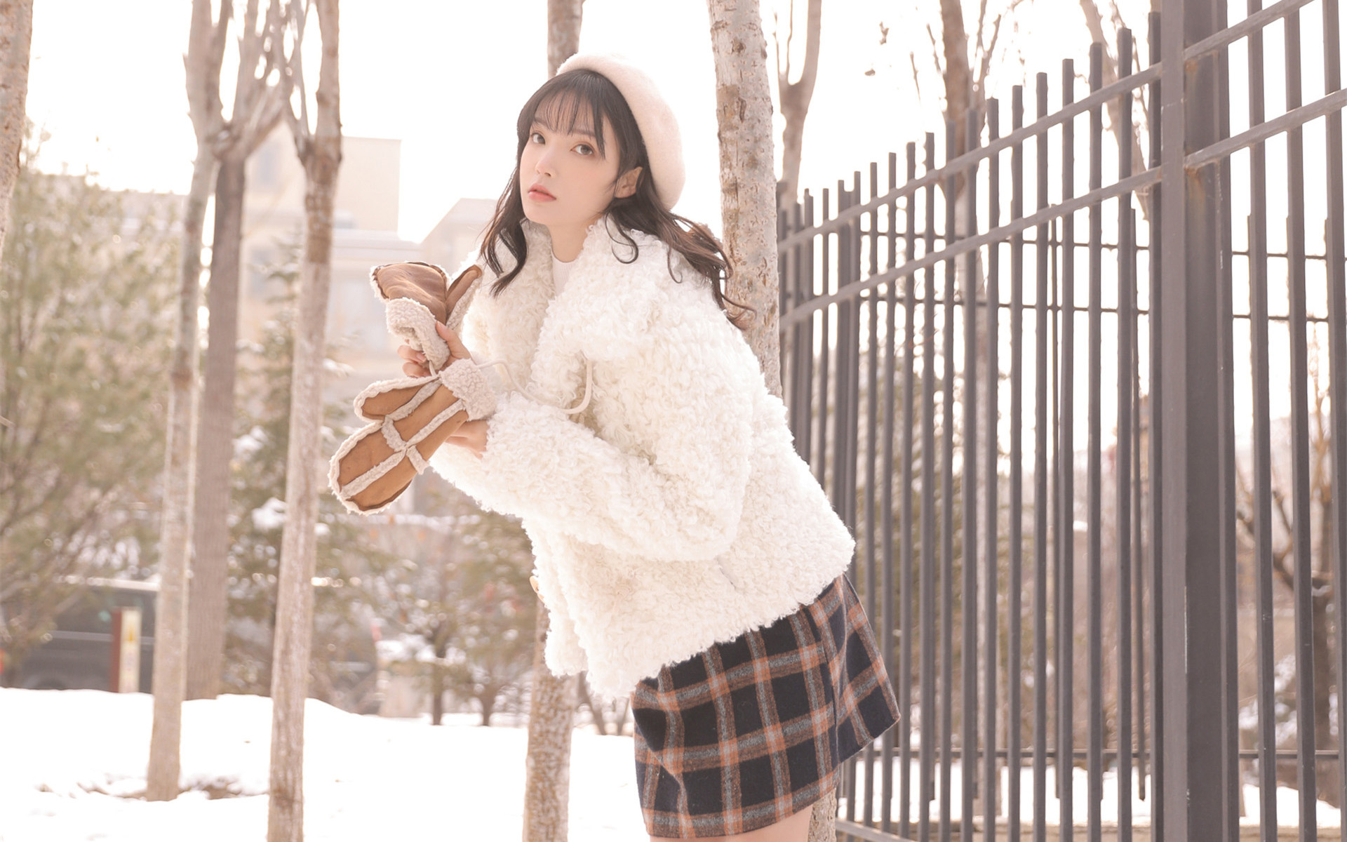 雪地中的宅男女神清纯美女图片桌面壁纸 5