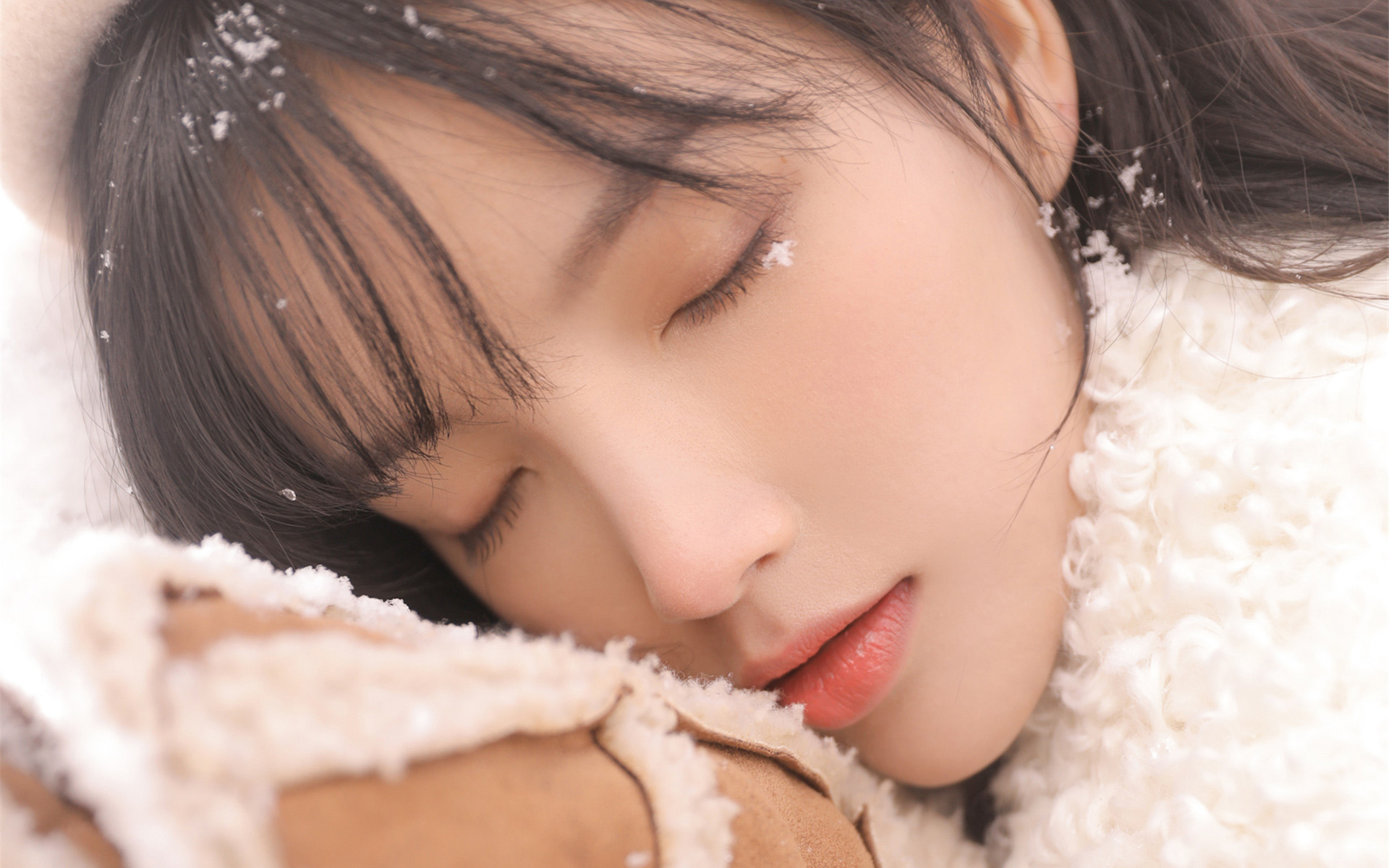 雪地中的宅男女神清纯美女图片桌面壁纸 8