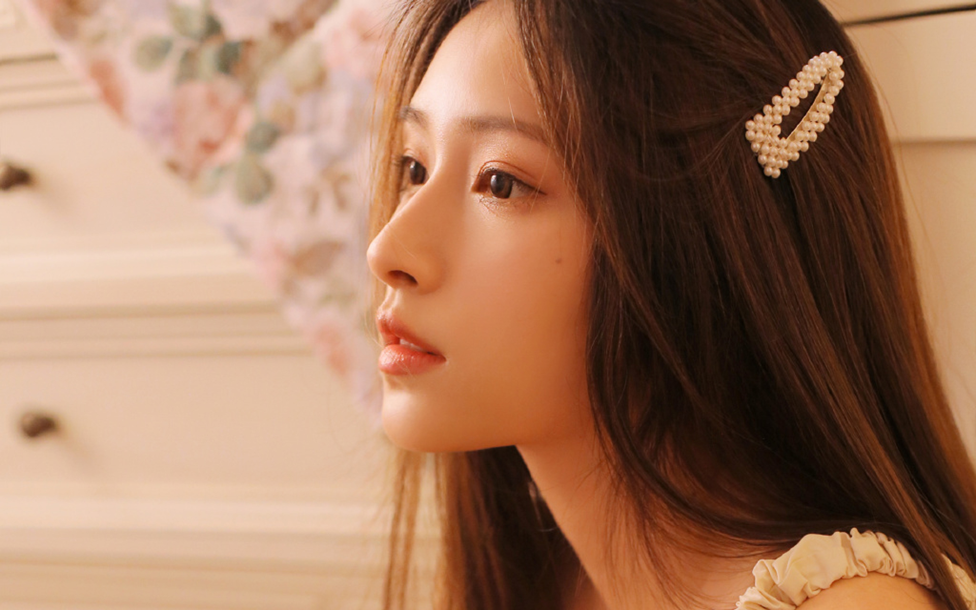 温婉秀丽居家美女性感写真桌面壁纸 6
