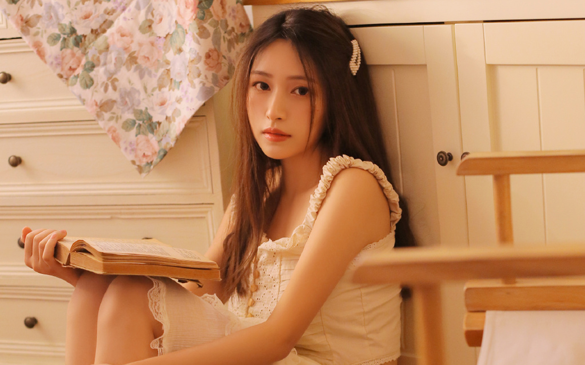 温婉秀丽居家美女性感写真桌面壁纸 7