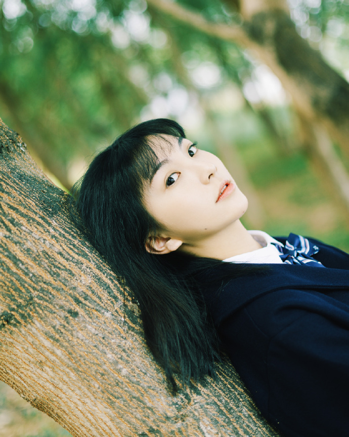 清纯学生妹校服户外写真图片 3