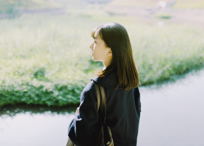 清纯学生妹校服户外写真图片 4
