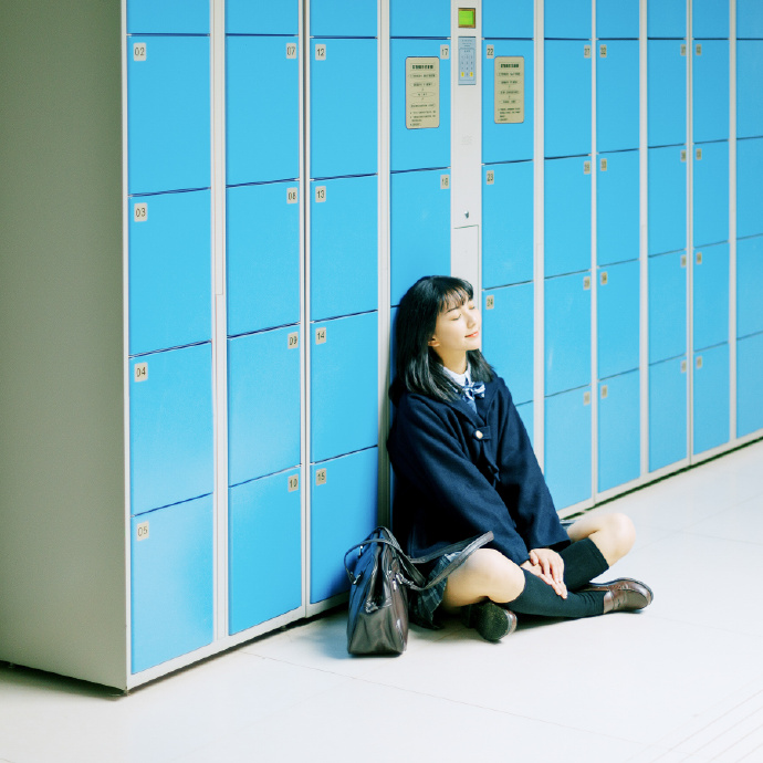 清纯学生妹校服户外写真图片 5