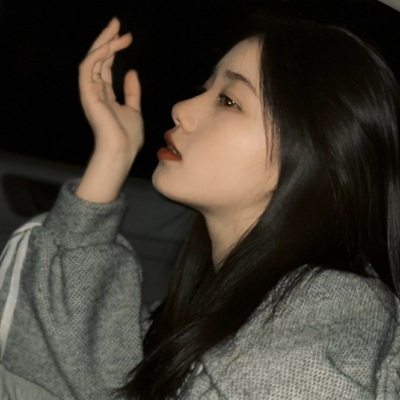 侧颜漂亮的女生头像高冷