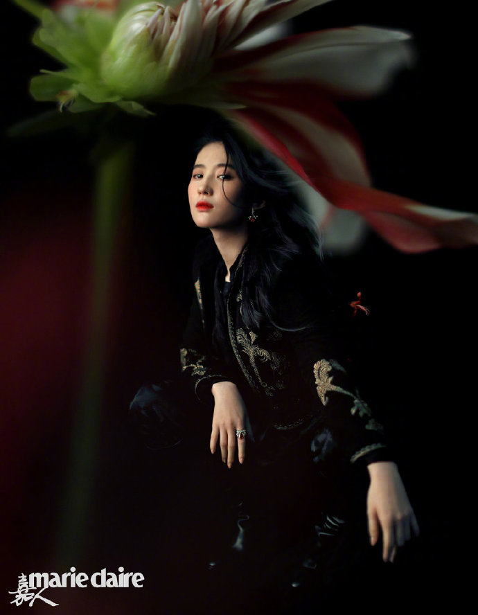 中国美女明星刘亦菲《嘉人》5月刊繁花封面图片 7