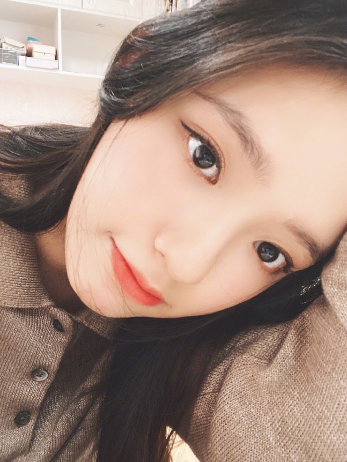 90后美女明星林允自拍照图片 6