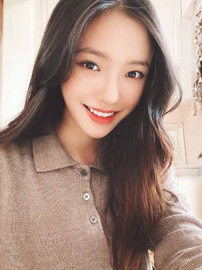 90后美女明星林允自拍照图片 7