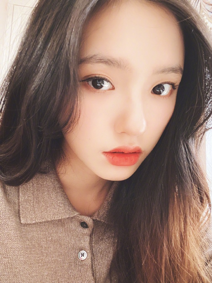 90后美女明星林允自拍照图片 8