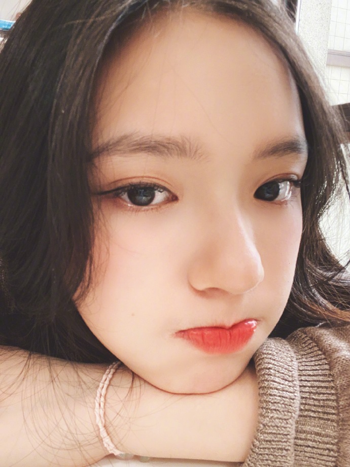90后美女明星林允自拍照图片 9