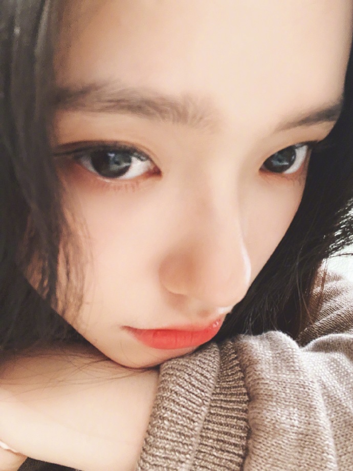 90后美女明星林允自拍照图片 10