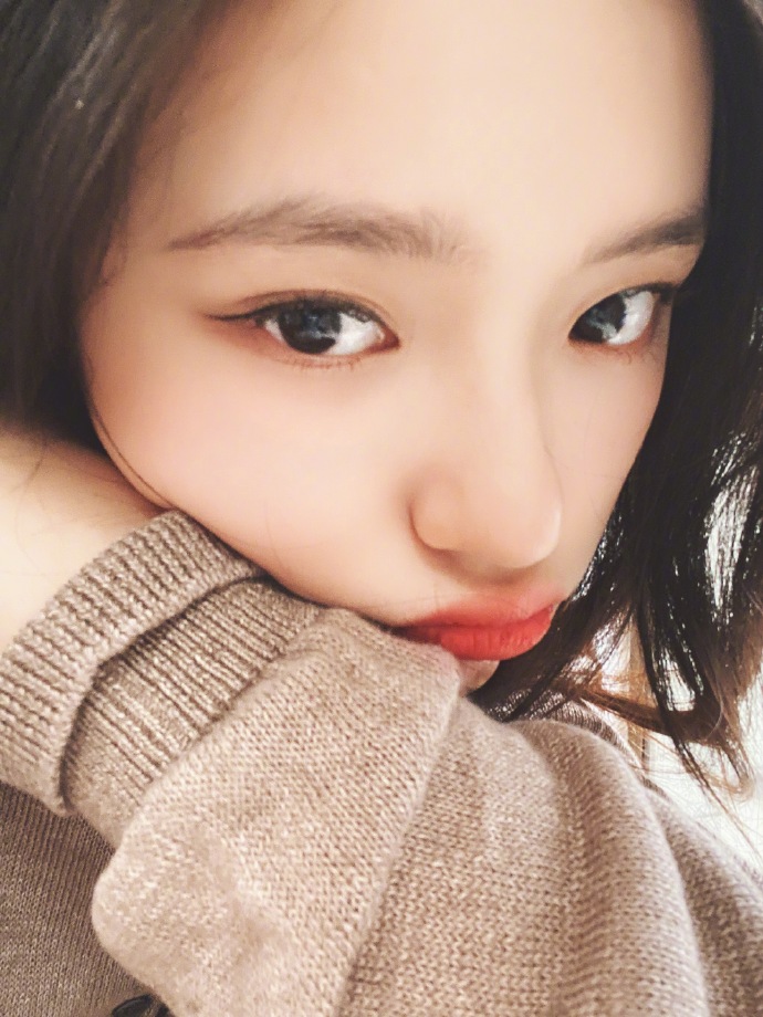 90后美女明星林允自拍照图片 11