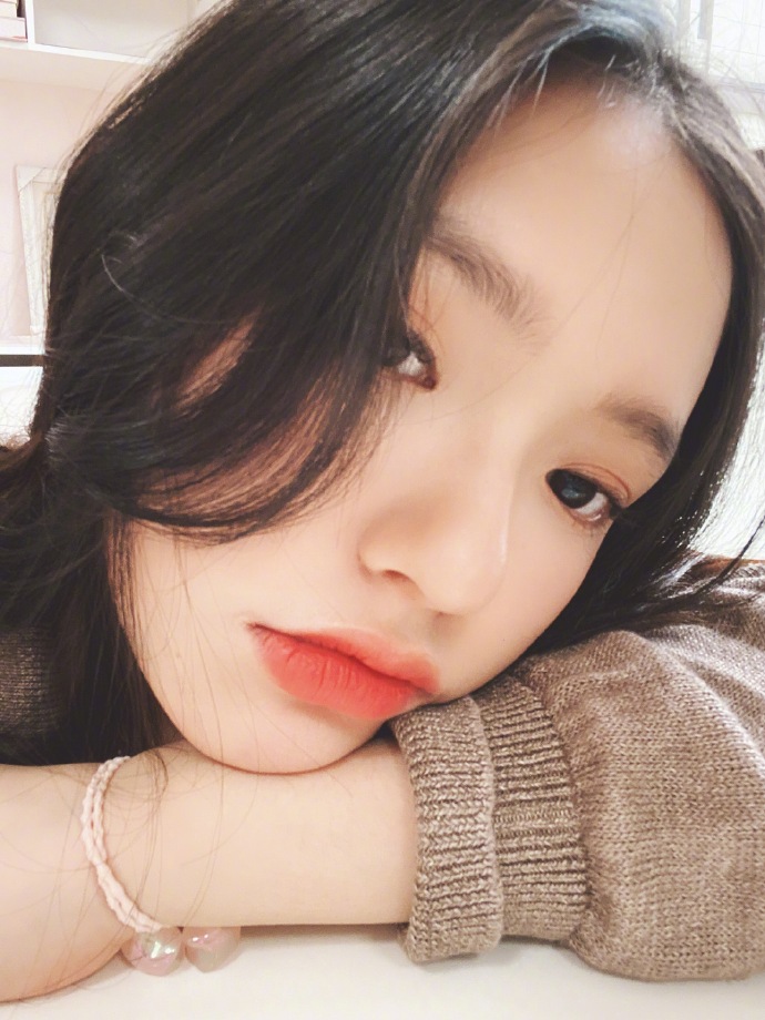 90后美女明星林允自拍照图片 12