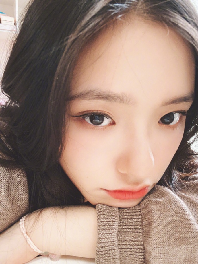 90后美女明星林允自拍照图片 13