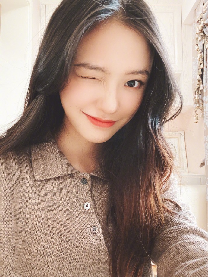90后美女明星林允自拍照图片 14