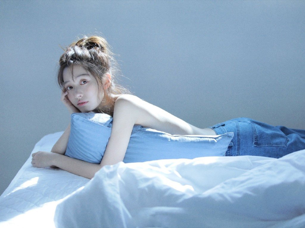 清纯美女妩媚撩人嫩模小表情图片 2