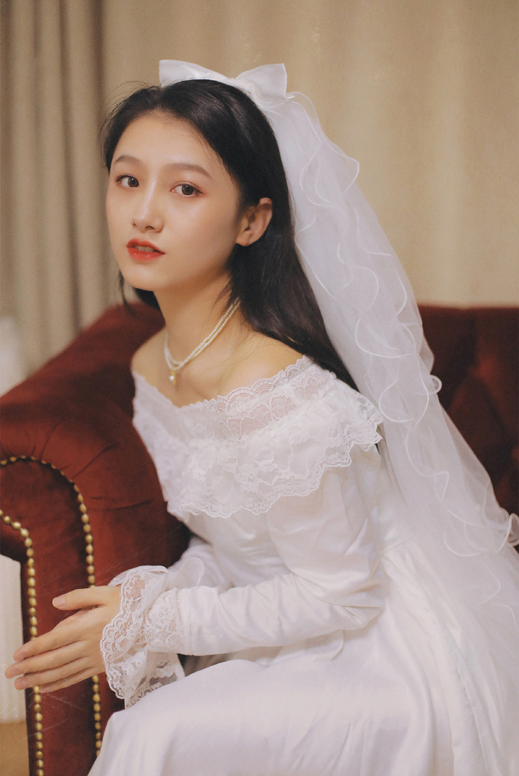 复古女郎红唇复古婚纱照图片 3