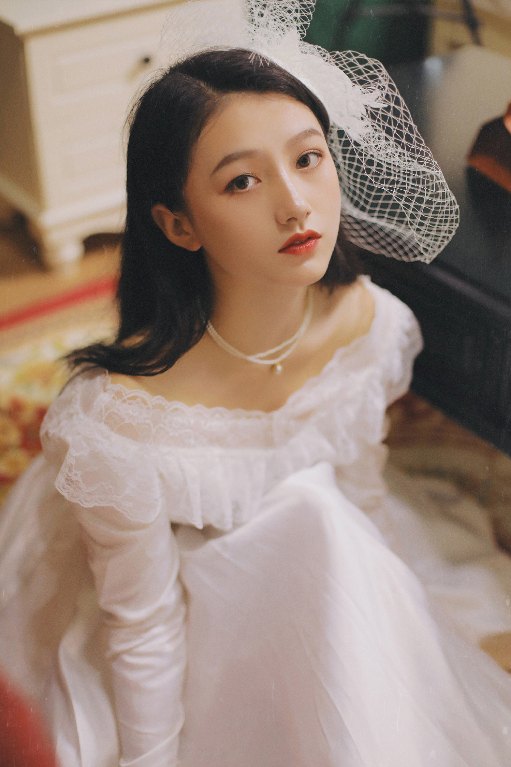 复古女郎红唇复古婚纱照图片 5