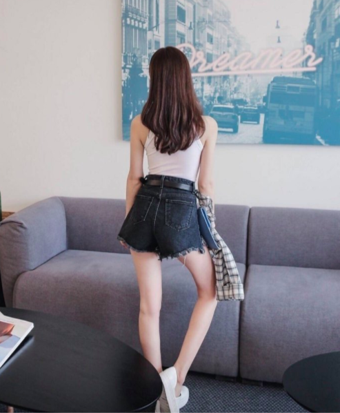 性感超短牛仔裤美女美腿图片 3