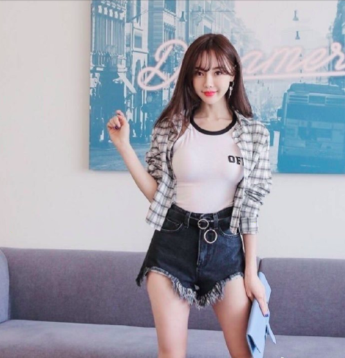 性感超短牛仔裤美女美腿图片 5