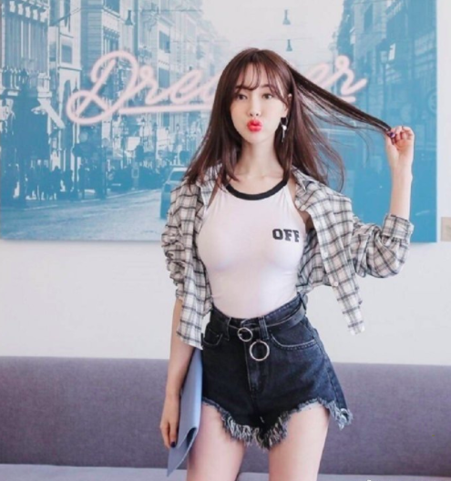 性感超短牛仔裤美女美腿图片 7