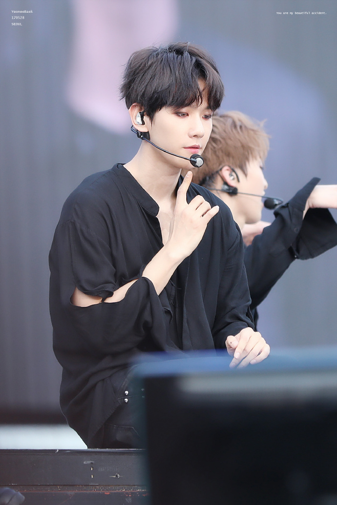 黑发boy exo伯贤图片 6