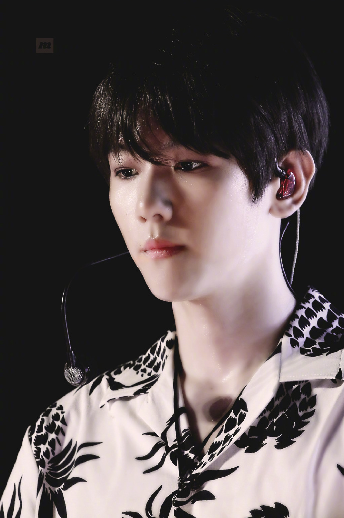 黑发boy exo伯贤图片 7
