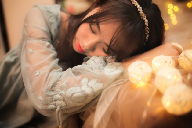 蓝色童话里的清纯美女唯美梦境图片 7