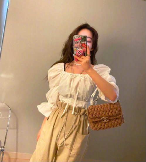 带有复古迷人的春夏搭配图片 11