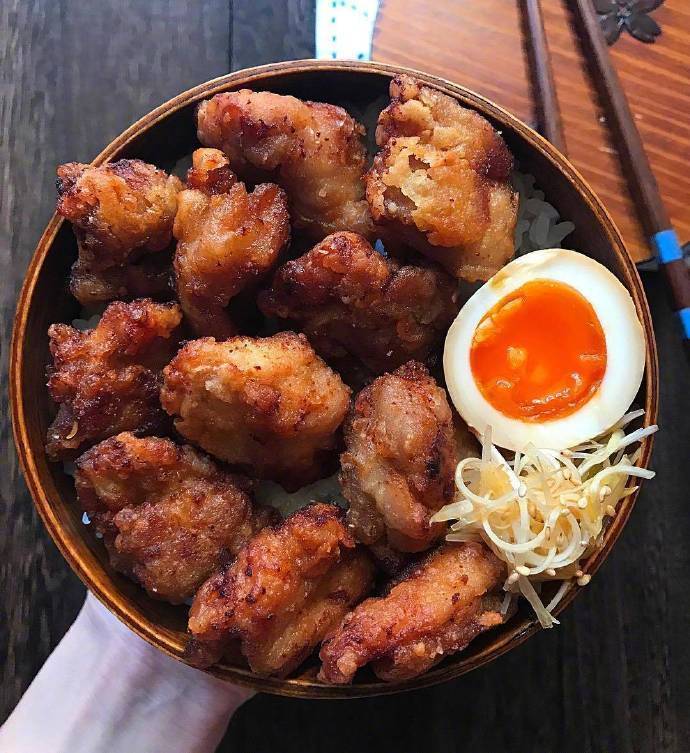 网红小吃午餐熏肉盖浇饭图片 9