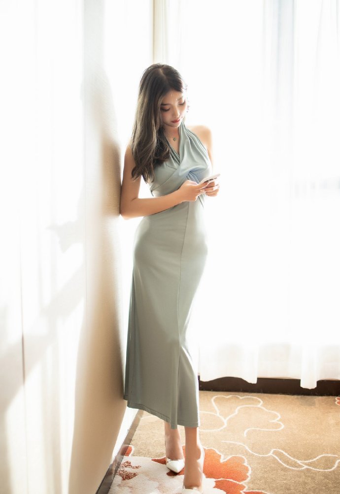 中国女模特性感连衣裙美女图片 6