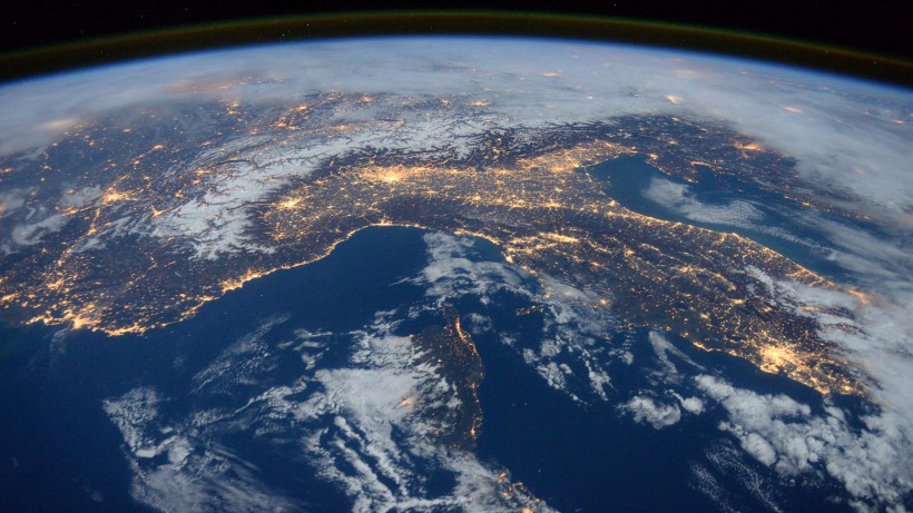 宇宙中的地球风景图片 8