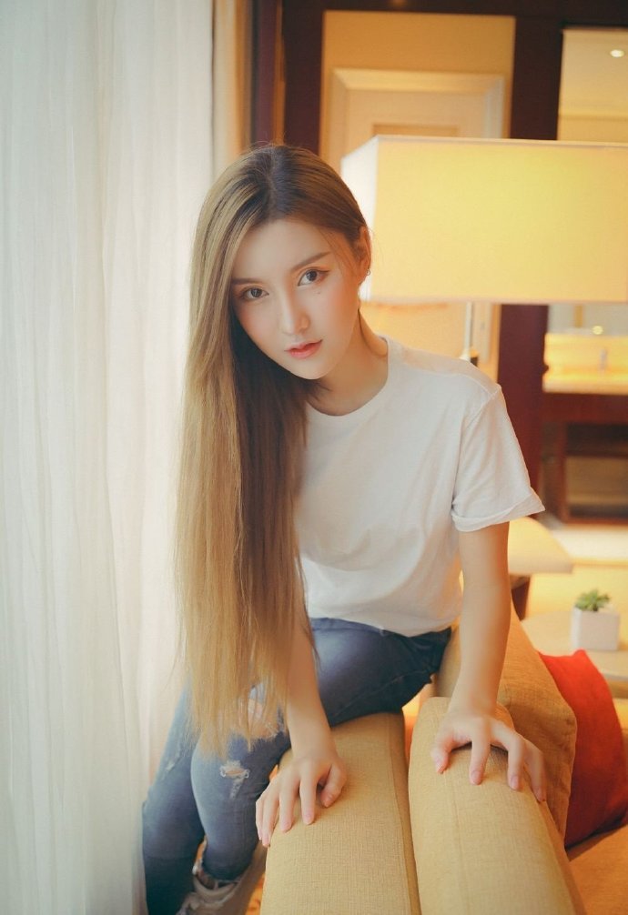 清纯小美女小露蛮腰图片 3