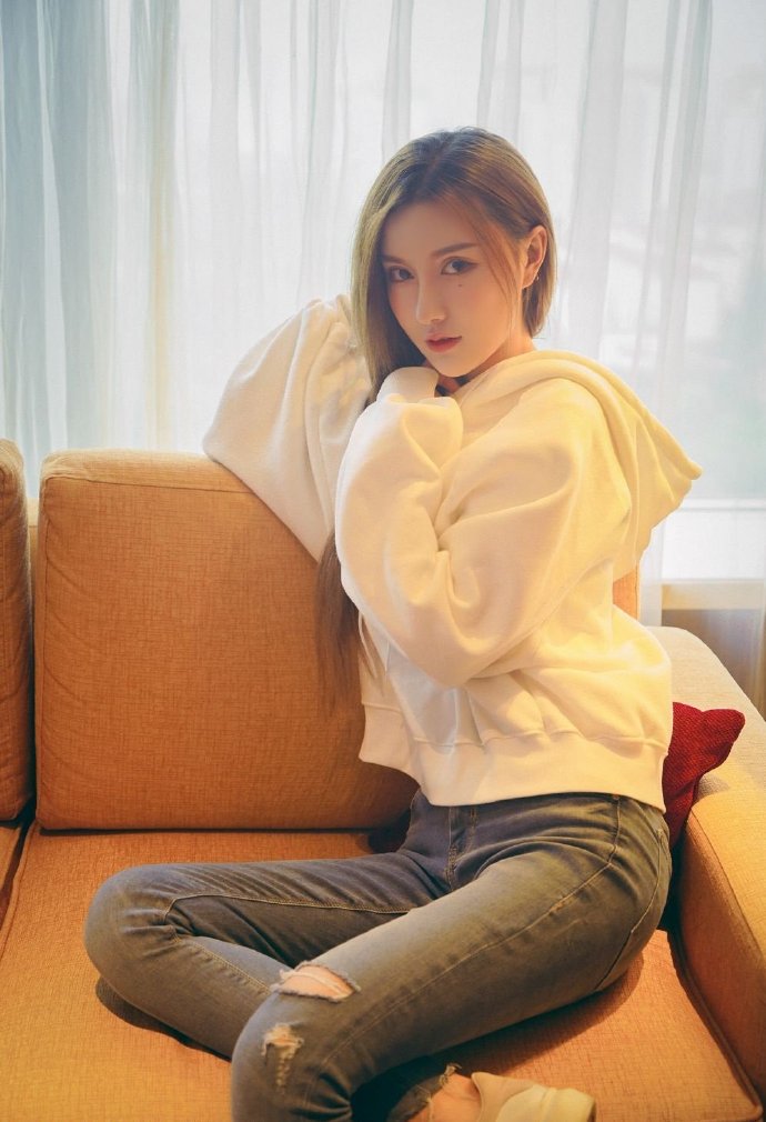 清纯小美女小露蛮腰图片 7
