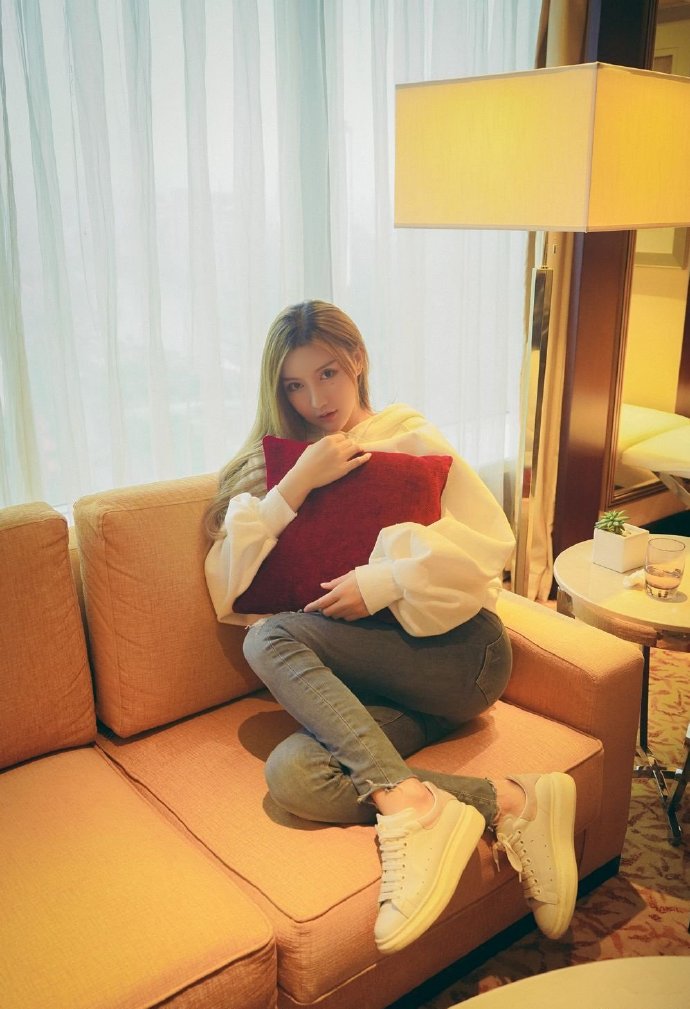 清纯小美女小露蛮腰图片 8