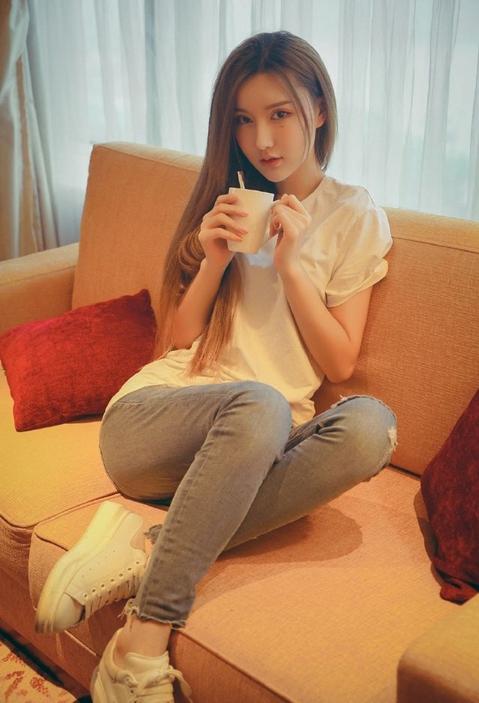 清纯小美女小露蛮腰图片 9