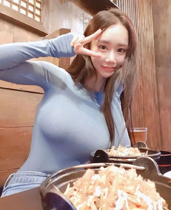 微胖女孩八字奶性感撩人图片 6