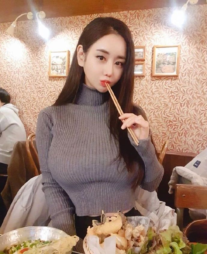 微胖女孩八字奶性感撩人图片 9