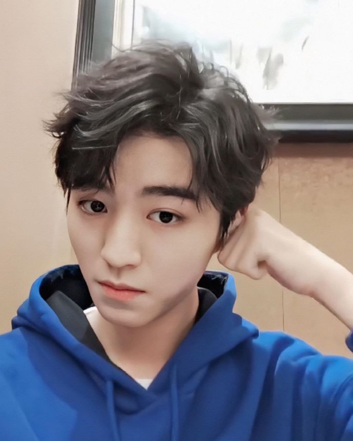 四川男明星王俊凯自拍照图片 6