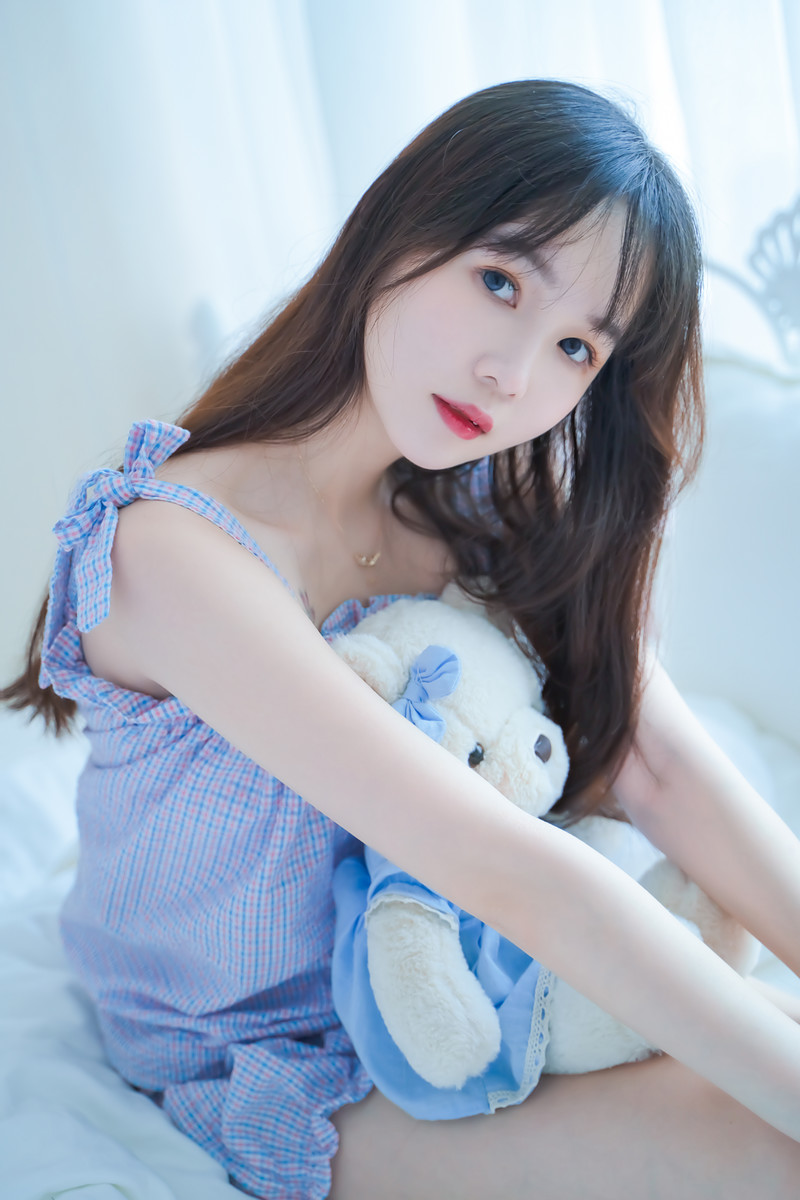 私房女孩白嫩皮肤美腿诱人写真图片 4
