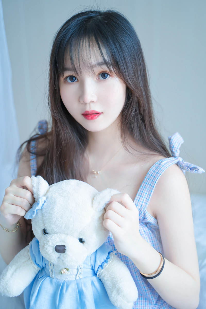 私房女孩白嫩皮肤美腿诱人写真图片 5