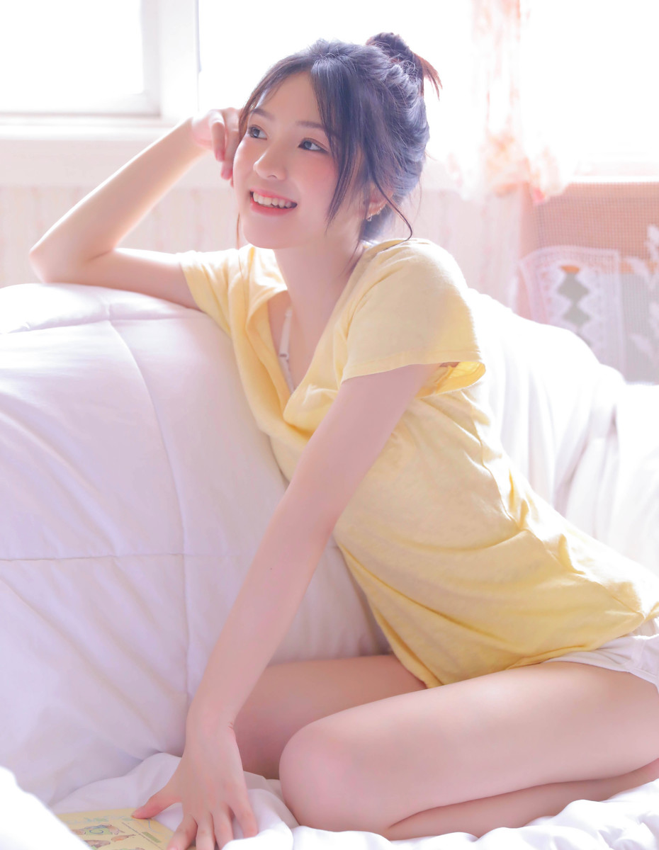 牛奶肌肤白嫩美女性感大长腿诱惑美图 3