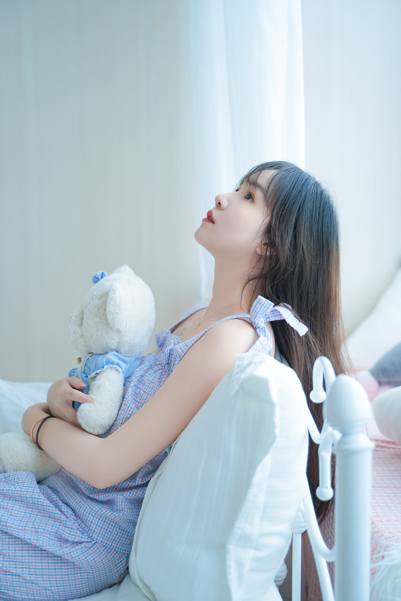 私房女孩白嫩皮肤美腿诱人写真图片 8