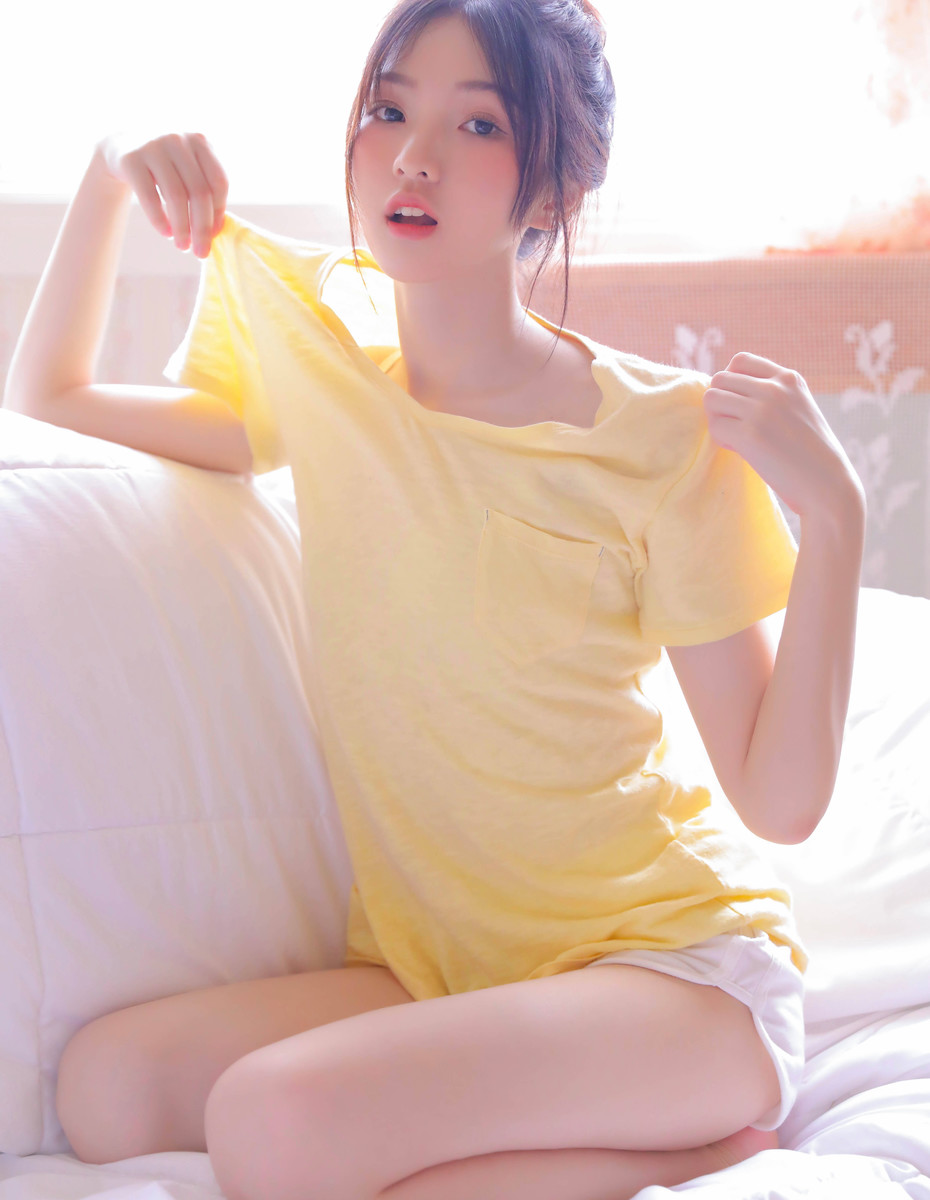 牛奶肌肤白嫩美女性感大长腿诱惑美图 8