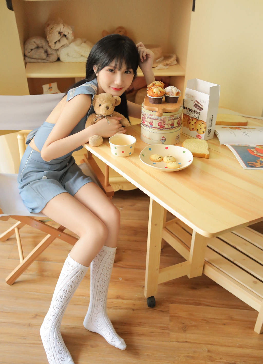 扎双马尾美女性感图片 2