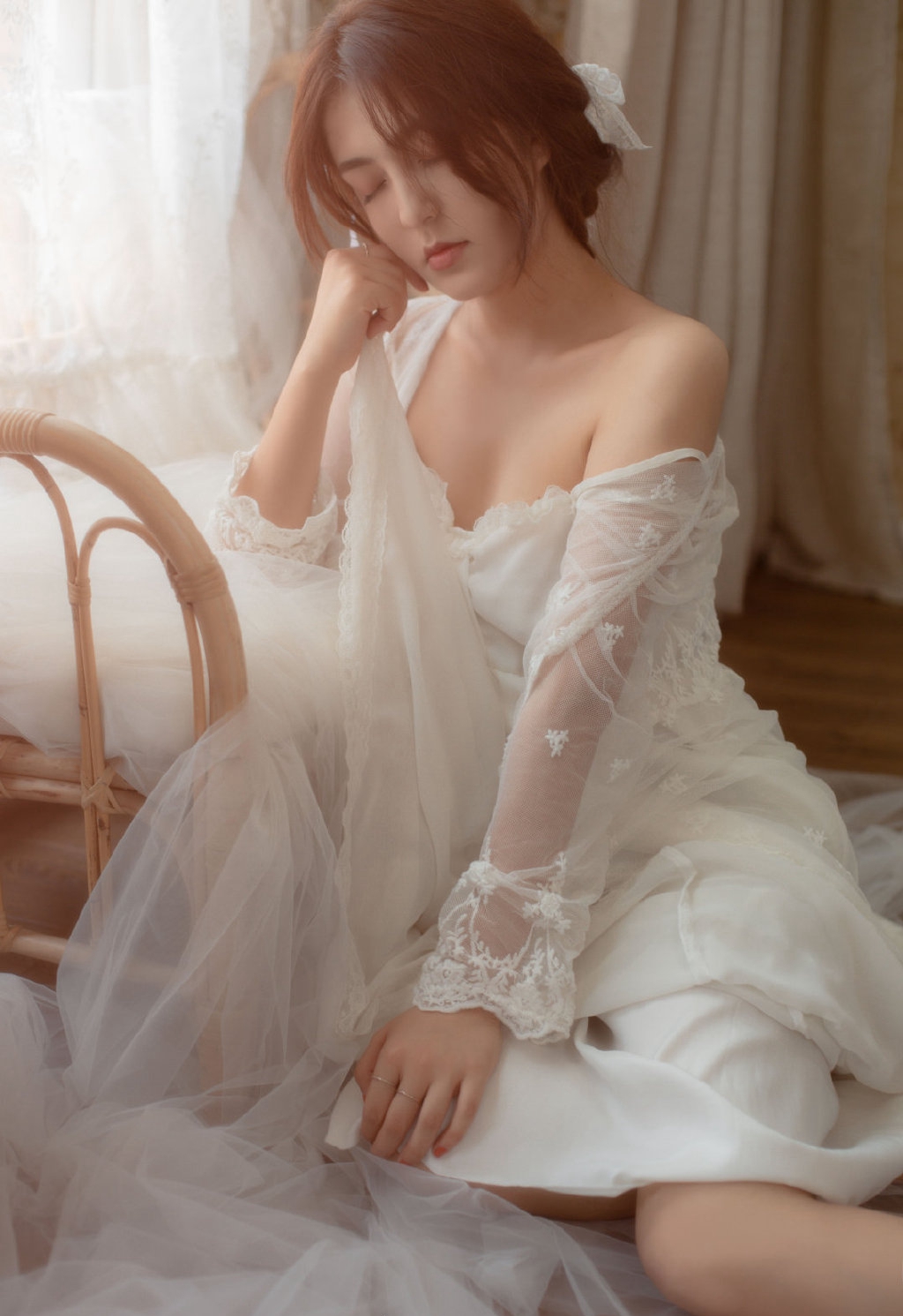 迷人成熟风韵吊带裙美女性感深v诱惑写真 2