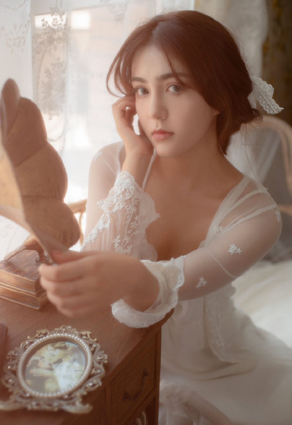 迷人成熟风韵吊带裙美女性感深v诱惑写真 5