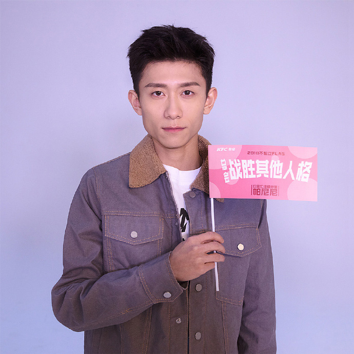 北京男孩张一山代言写真图片 3