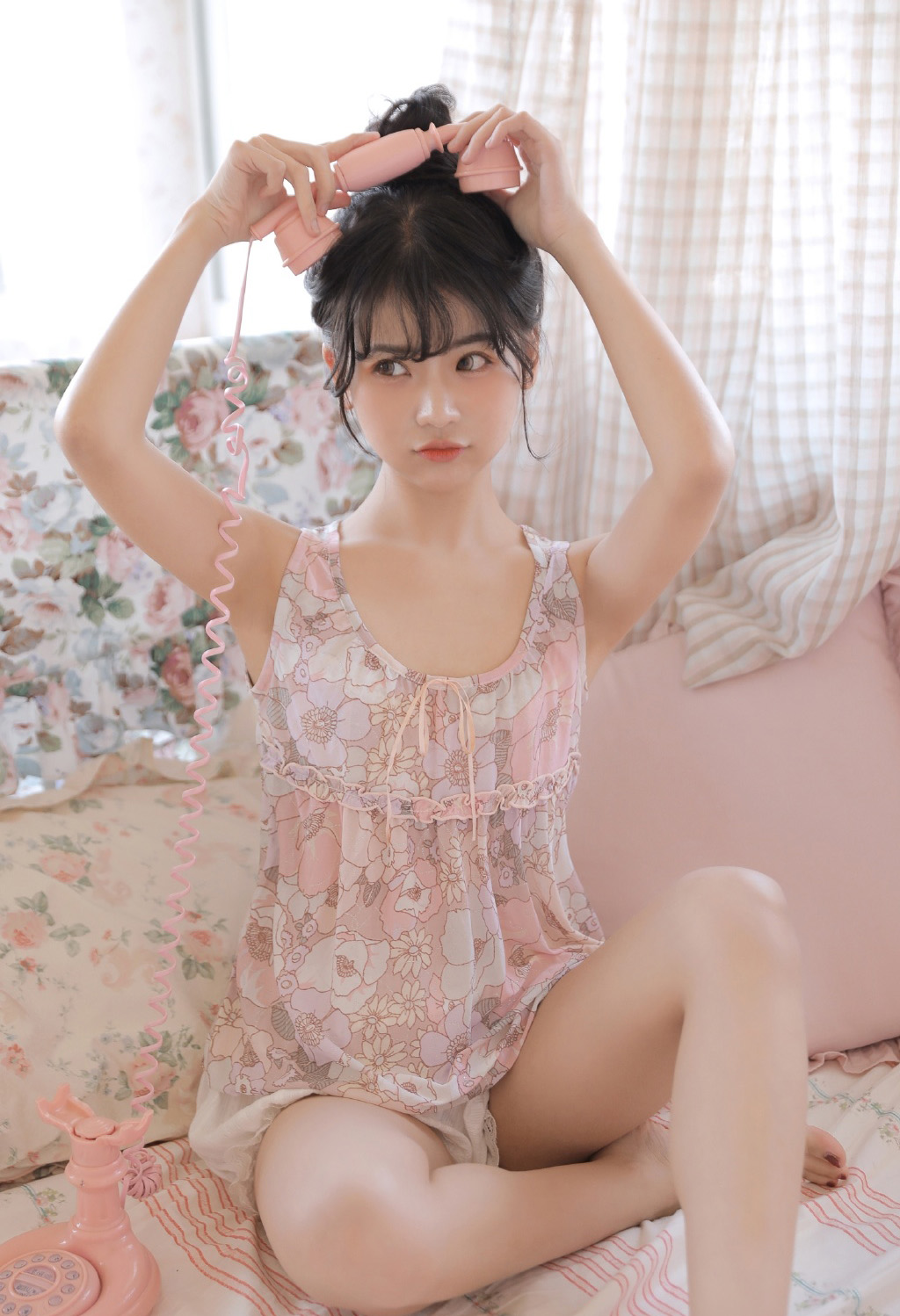 性感超短裙女生撩人美图 4